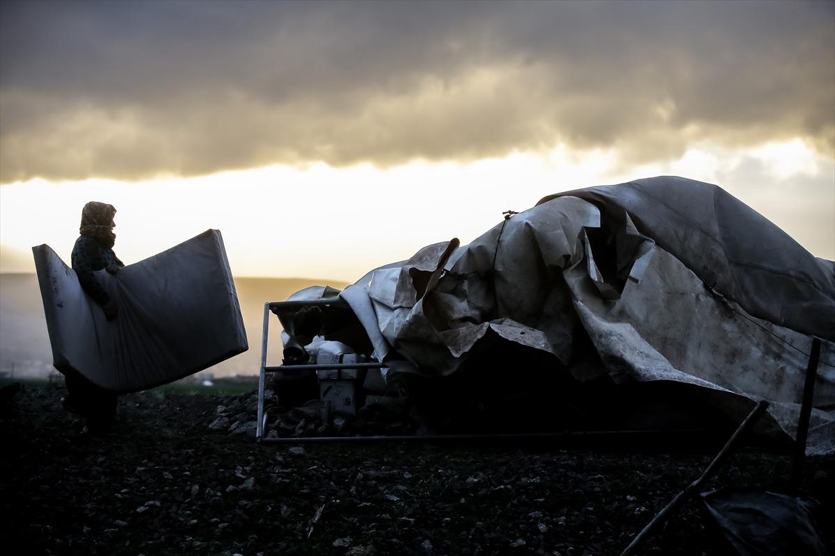 İdlib'te 2 gündür etkili olan fırtına 32 bin sivili vurdu