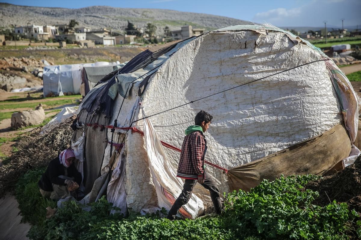 İdlib'te 2 gündür etkili olan fırtına 32 bin sivili vurdu