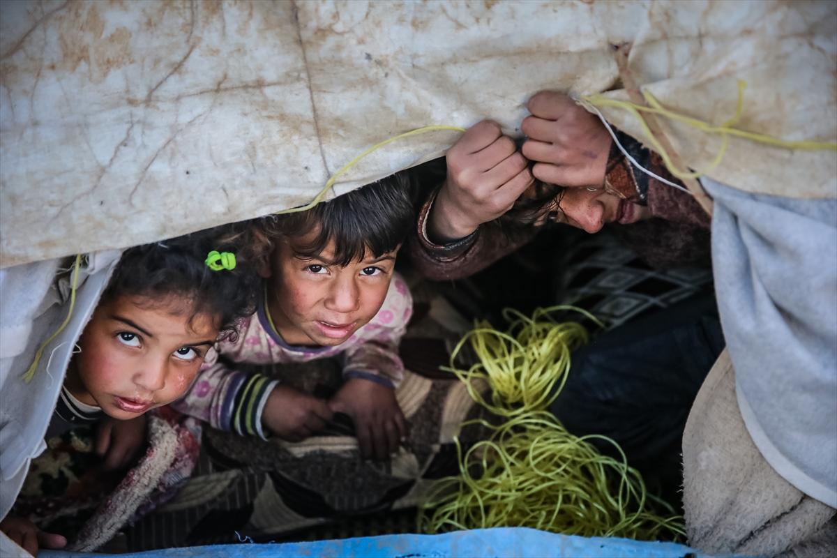 İdlib'te 2 gündür etkili olan fırtına 32 bin sivili vurdu