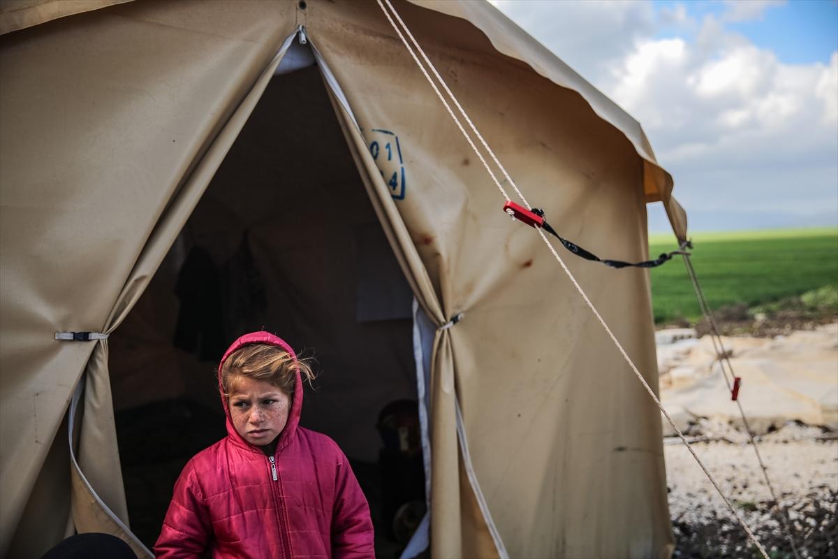 İdlib'te 2 gündür etkili olan fırtına 32 bin sivili vurdu