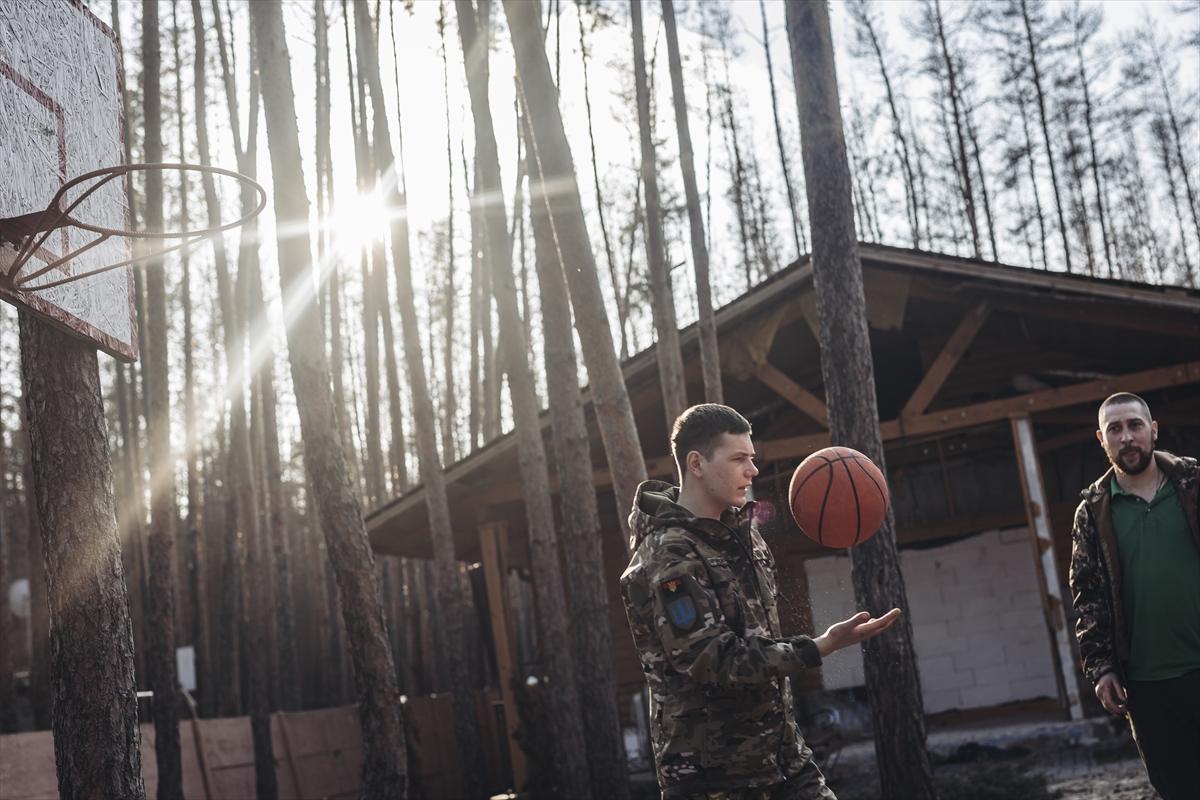 Savaşın gölgesinde Ukrayna ordusu için rehabilitasyon merkezi kuruldu