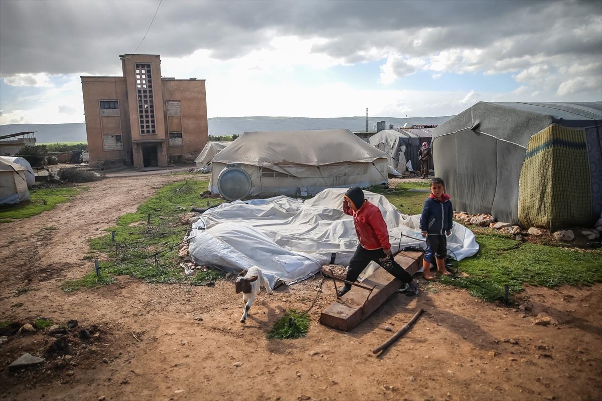 İdlib'te 2 gündür etkili olan fırtına 32 bin sivili vurdu