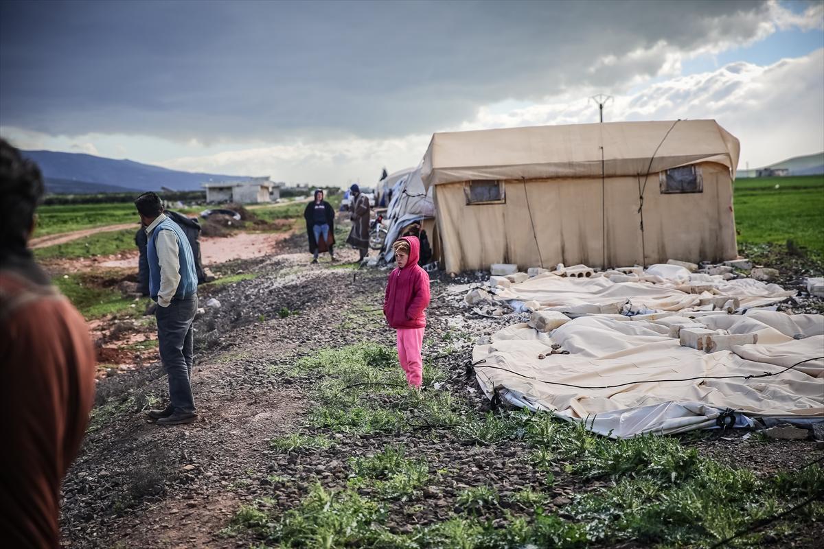 İdlib'te 2 gündür etkili olan fırtına 32 bin sivili vurdu