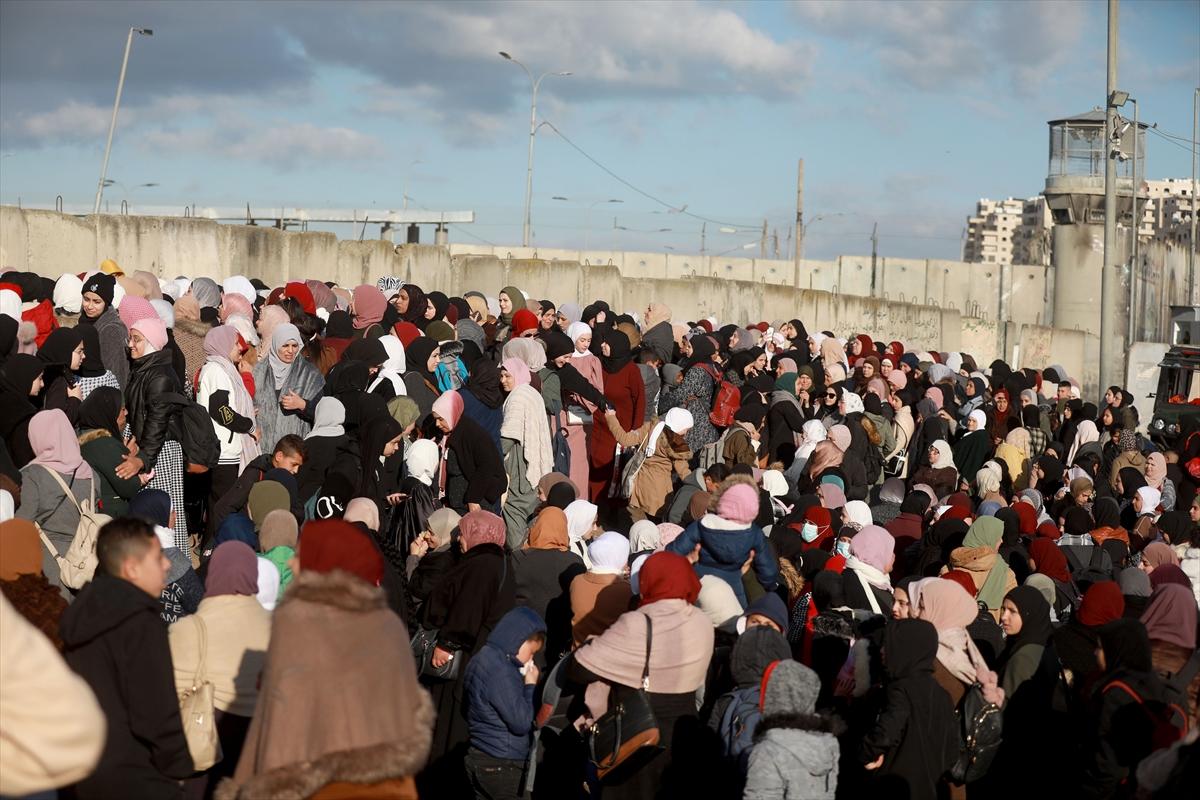 İsrail, Filistinlilerin Kudüs'e girişini kısıtladı