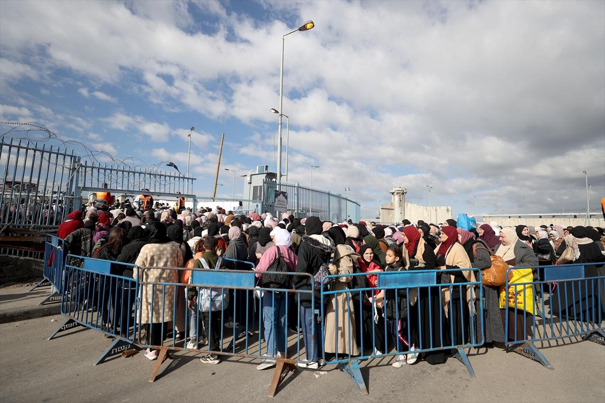 İsrail, Filistinlilerin Kudüs'e girişini kısıtladı