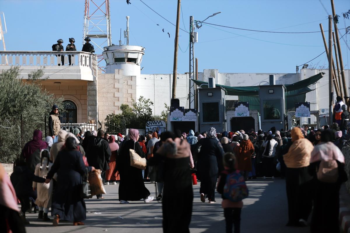 İsrail, Filistinlilerin Kudüs'e girişini kısıtladı