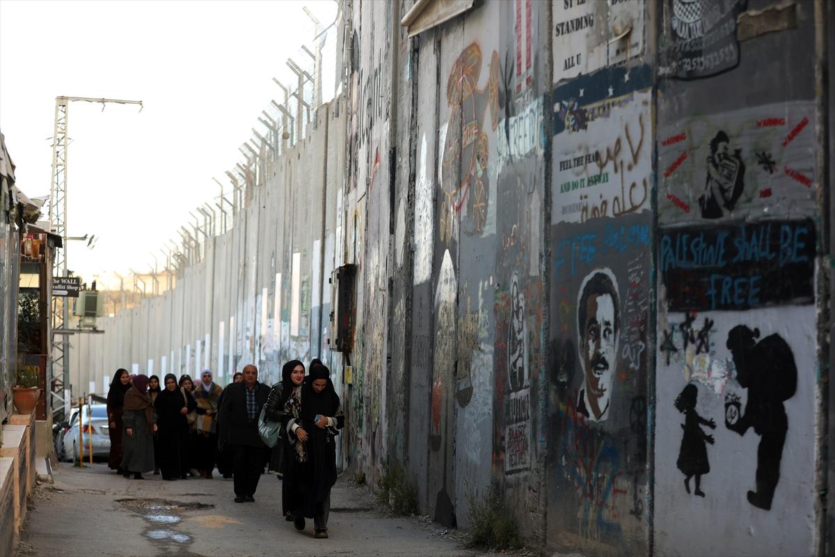 İsrail, Filistinlilerin Kudüs'e girişini kısıtladı