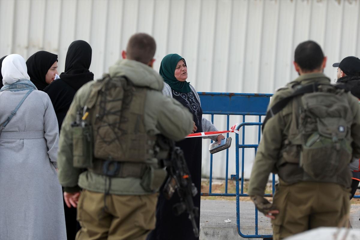 İsrail, Filistinlilerin Kudüs'e girişini kısıtladı