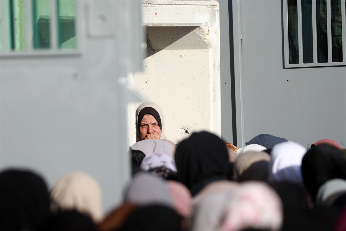 İsrail, Filistinlilerin Kudüs'e girişini kısıtladı