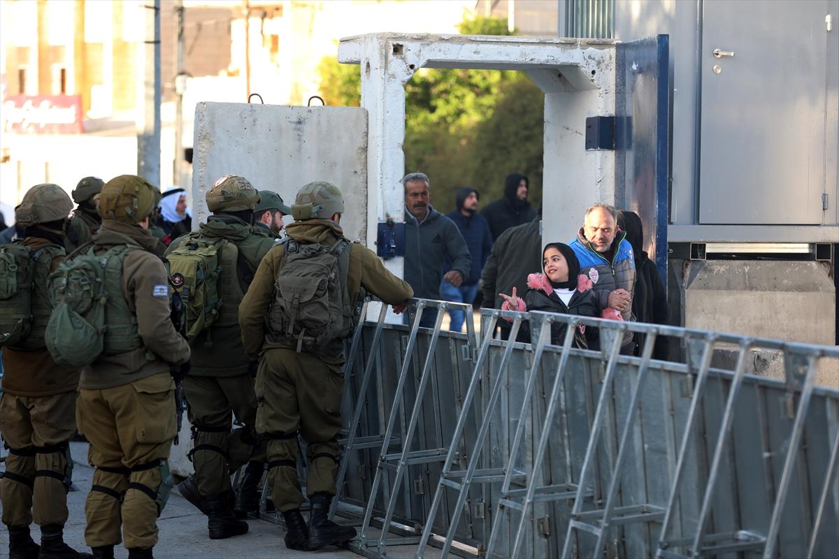 İsrail, Filistinlilerin Kudüs'e girişini kısıtladı