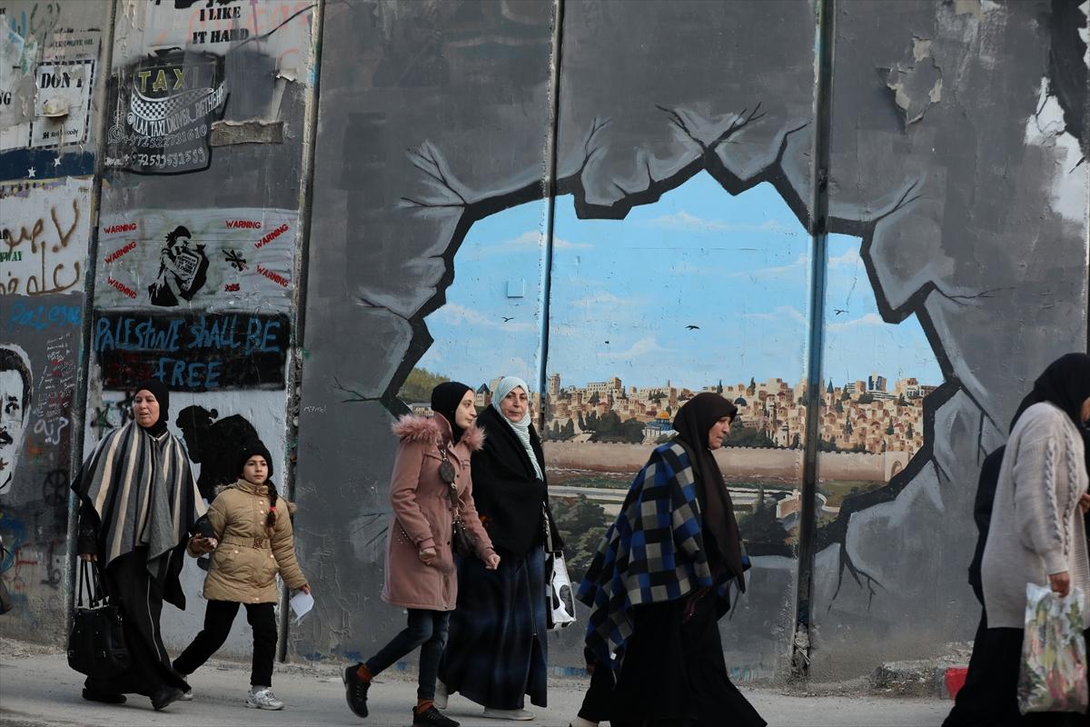 İsrail, Filistinlilerin Kudüs'e girişini kısıtladı