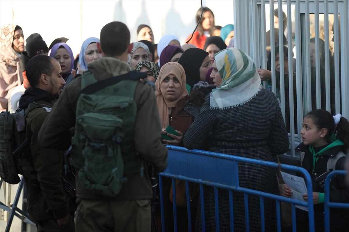 İsrail, Filistinlilerin Kudüs'e girişini kısıtladı