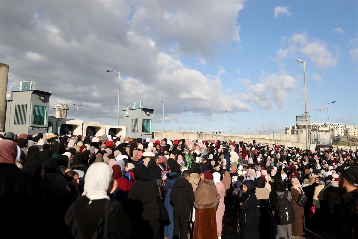 İsrail, Filistinlilerin Kudüs'e girişini kısıtladı