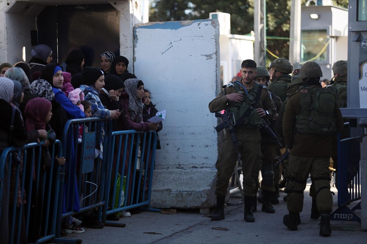 İsrail, Filistinlilerin Kudüs'e girişini kısıtladı