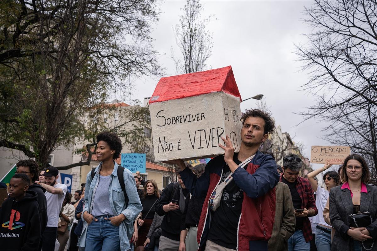 Portekiz'de konut krizi! 6 büyük kentte gösteri düzenlendi