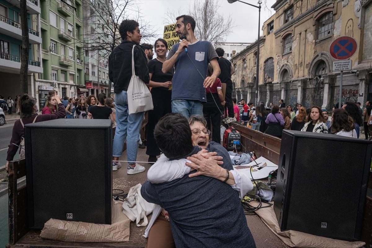 Portekiz'de konut krizi! 6 büyük kentte gösteri düzenlendi