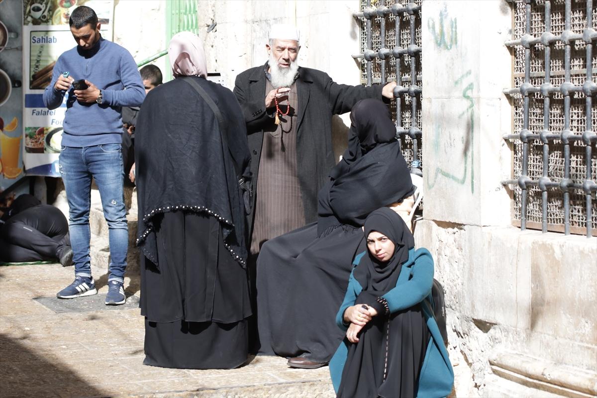 Mescid-i Aksa'ya baskın düzenlendi