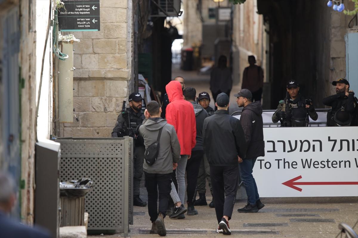 Mescid-i Aksa'ya baskın düzenlendi