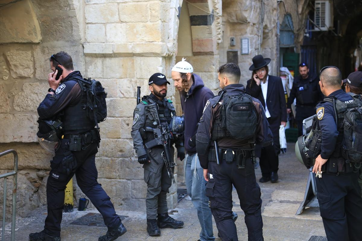 Mescid-i Aksa'ya baskın düzenlendi