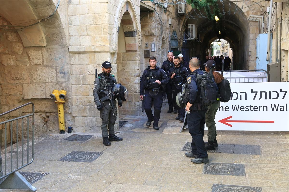 Mescid-i Aksa'ya baskın düzenlendi