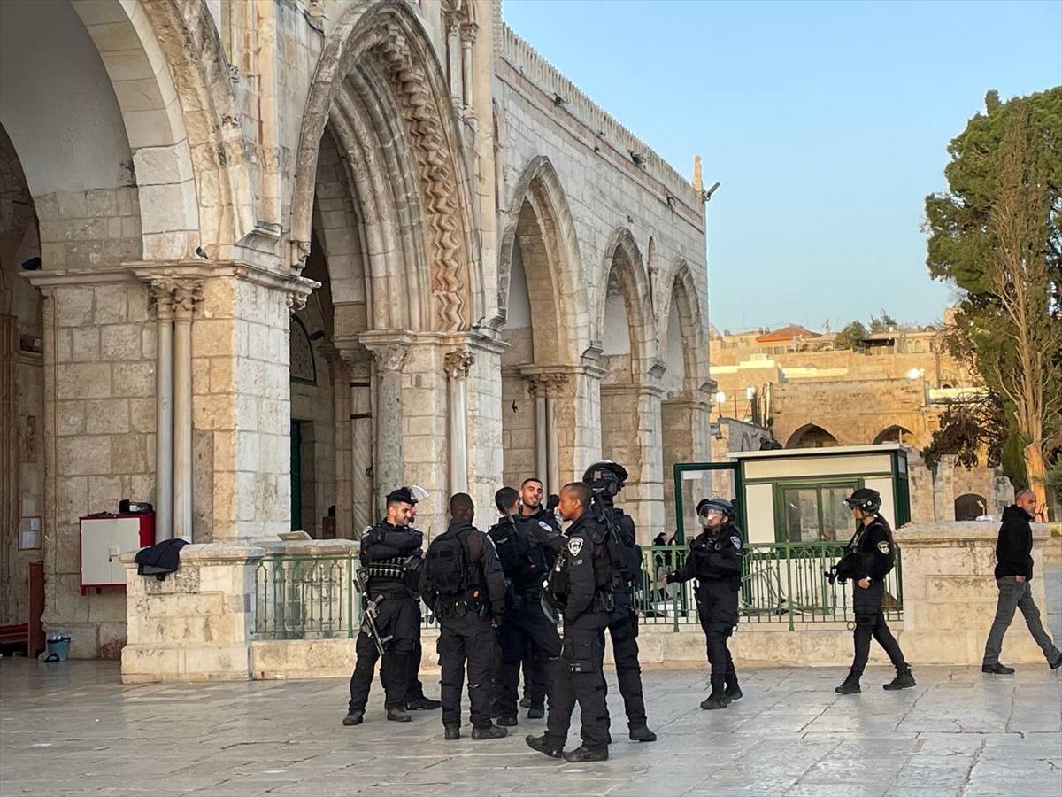 Mescid-i Aksa'ya baskın düzenlendi