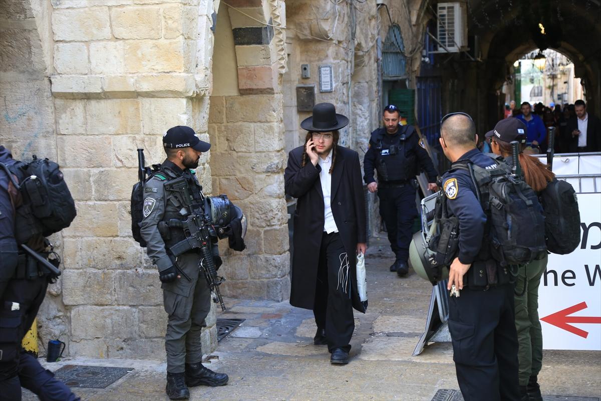 Mescid-i Aksa'ya baskın düzenlendi