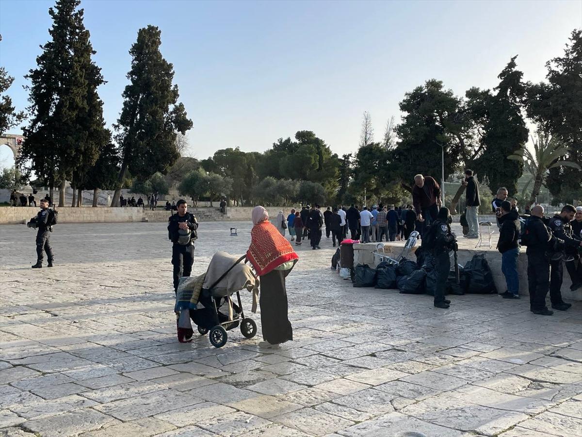 Mescid-i Aksa'ya baskın düzenlendi