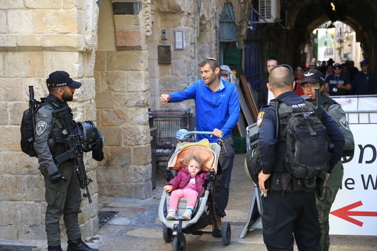 Mescid-i Aksa'ya baskın düzenlendi