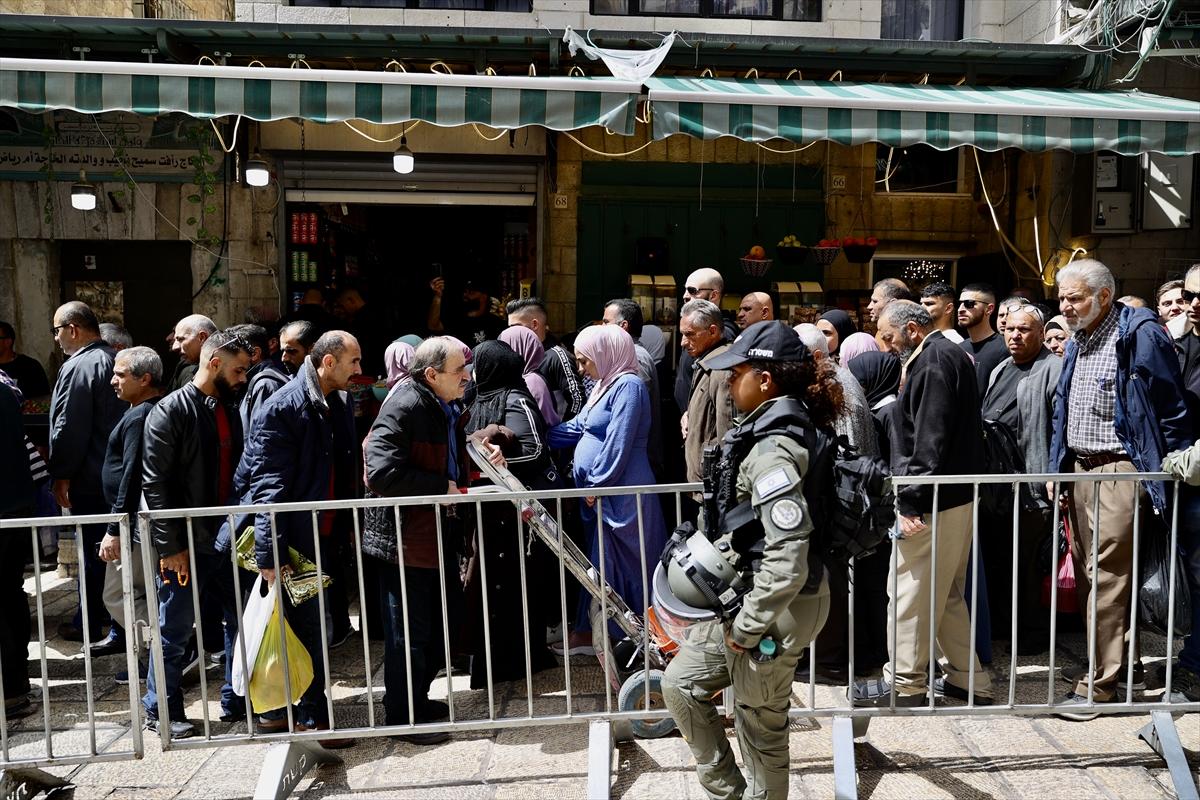 İşgal altındaki Kudüs'te Ramazan ayının üçüncü cuma namazı