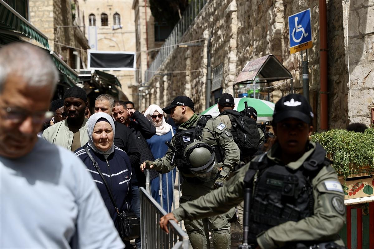 İşgal altındaki Kudüs'te Ramazan ayının üçüncü cuma namazı