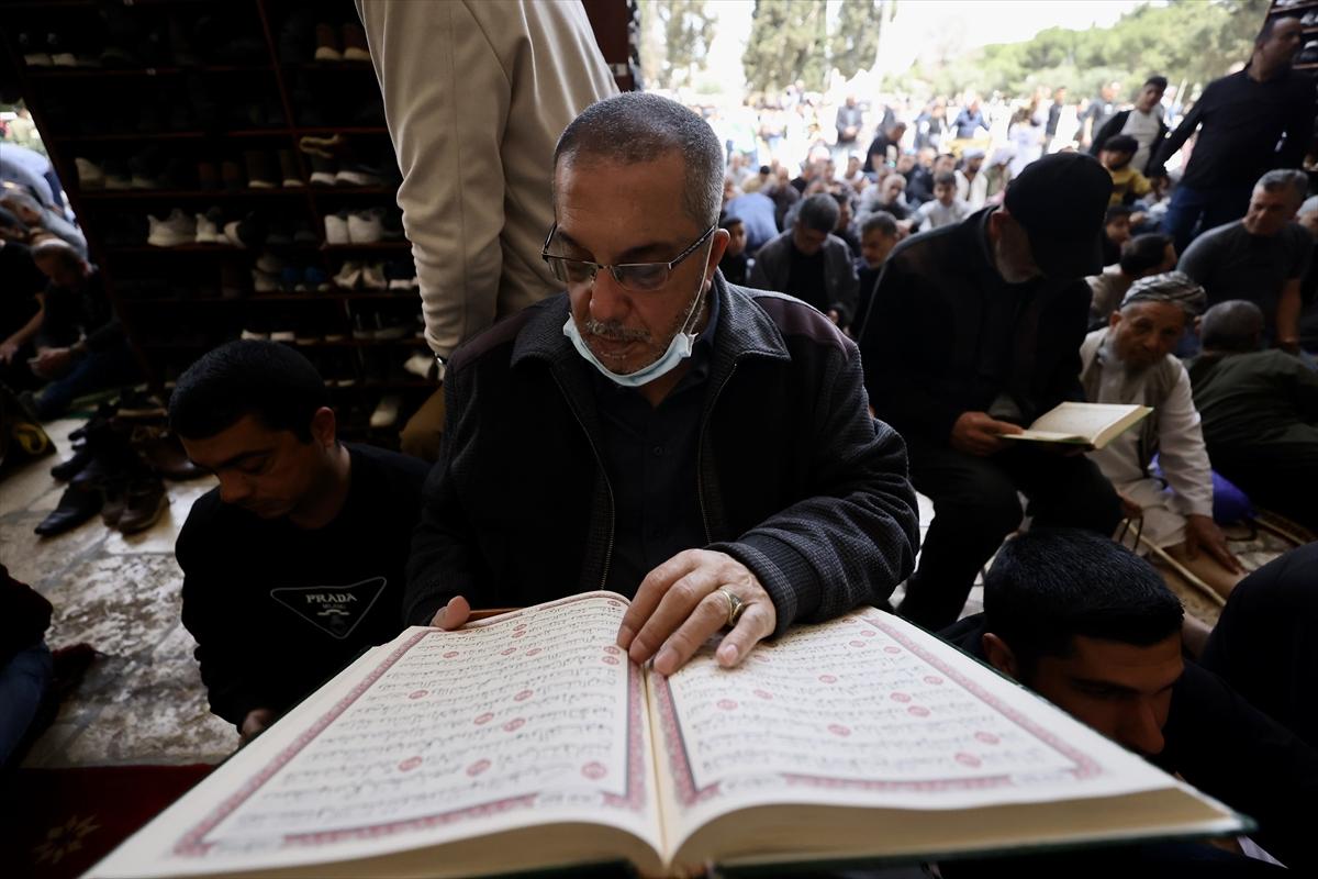 İşgal altındaki Kudüs'te Ramazan ayının üçüncü cuma namazı