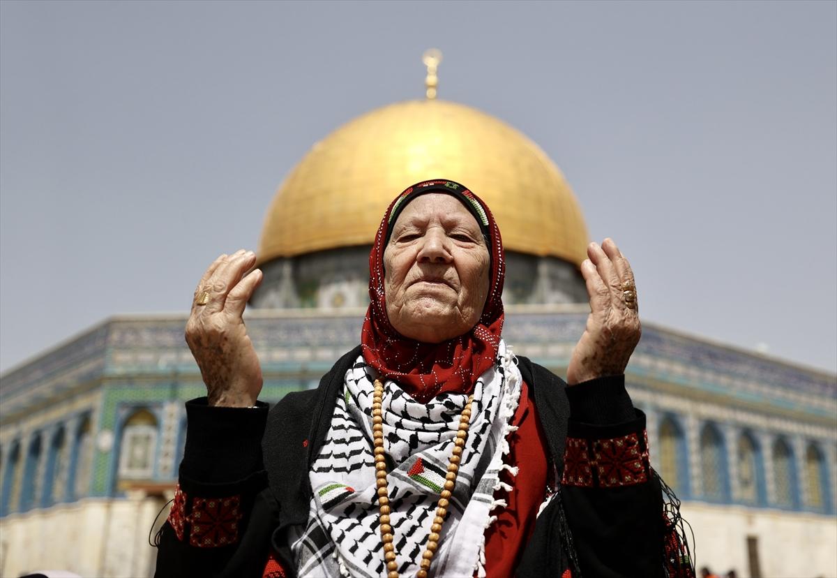 İşgal altındaki Kudüs'te Ramazan ayının üçüncü cuma namazı