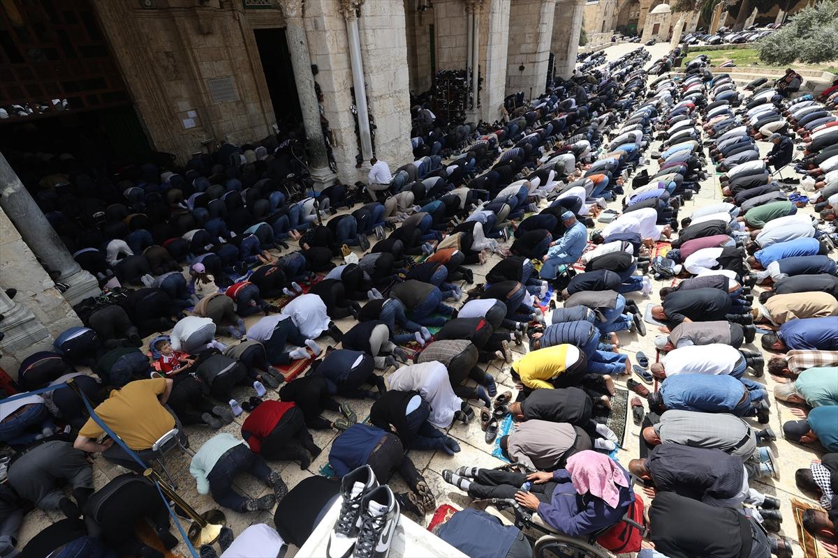 İşgal altındaki Kudüs'te Ramazan ayının üçüncü cuma namazı