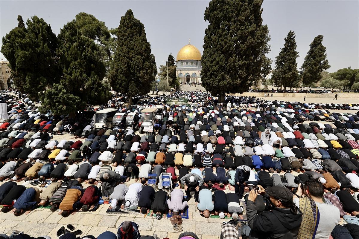 İşgal altındaki Kudüs'te Ramazan ayının üçüncü cuma namazı