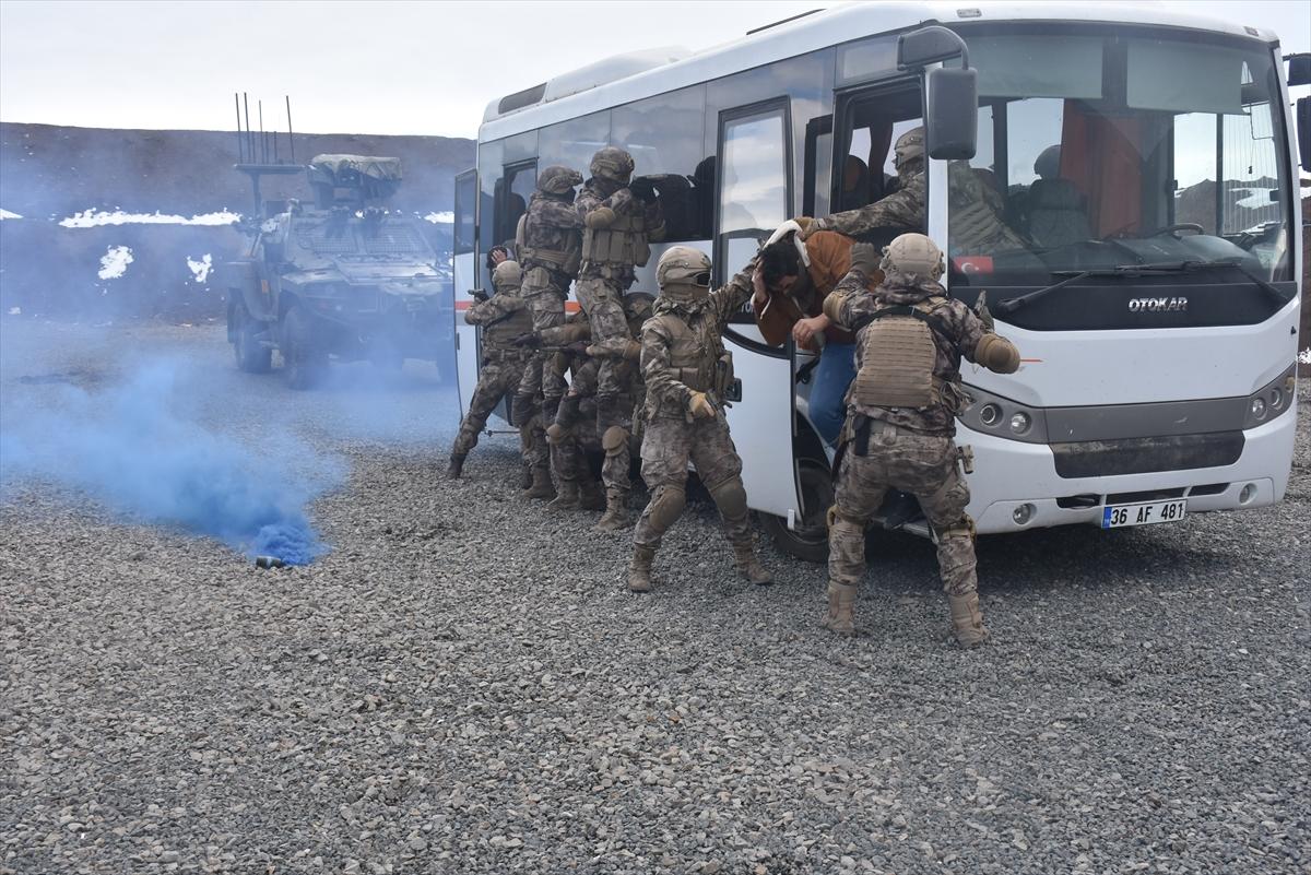 PÖH'ün terör operasyonu tatbikatından kareler