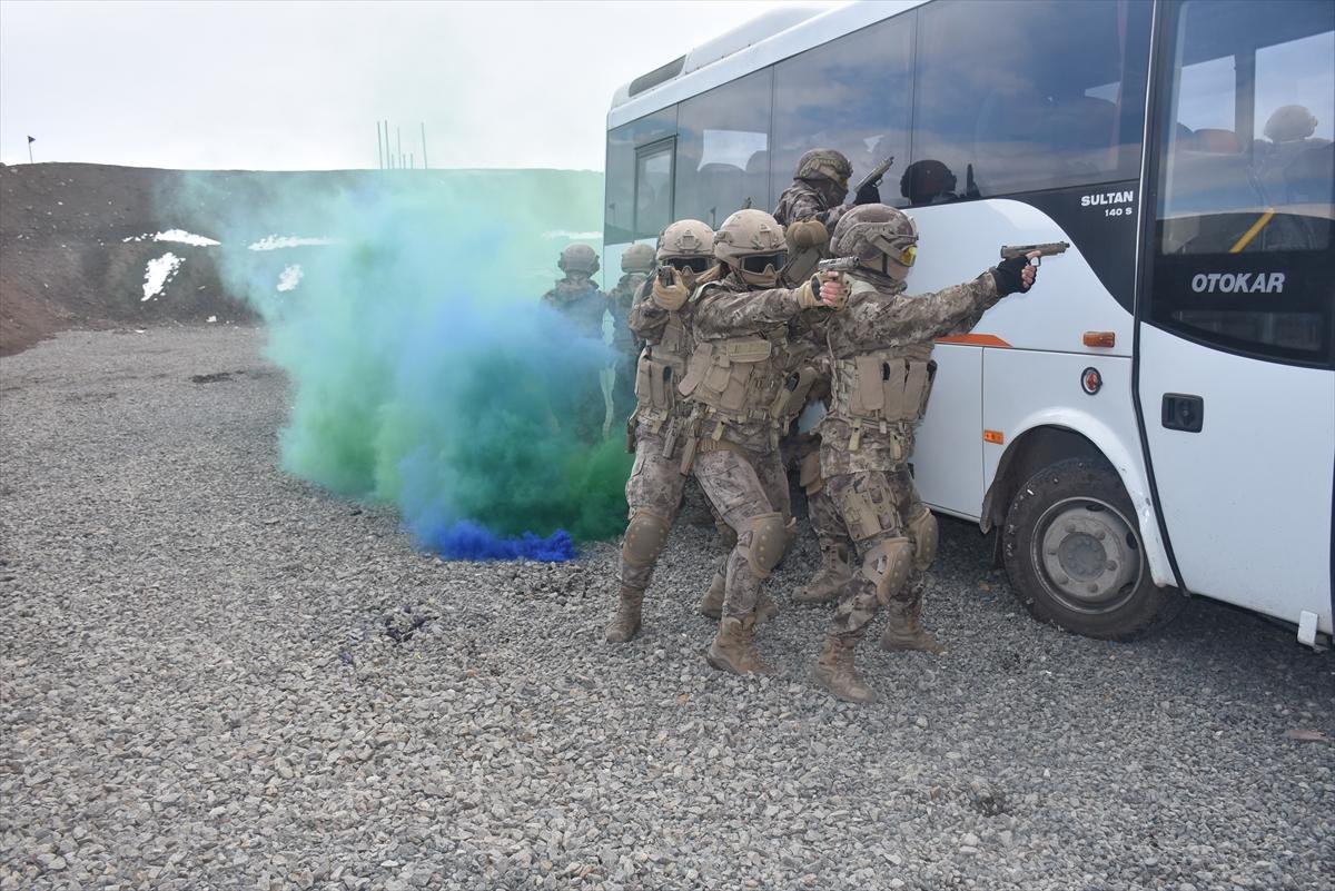 PÖH'ün terör operasyonu tatbikatından kareler