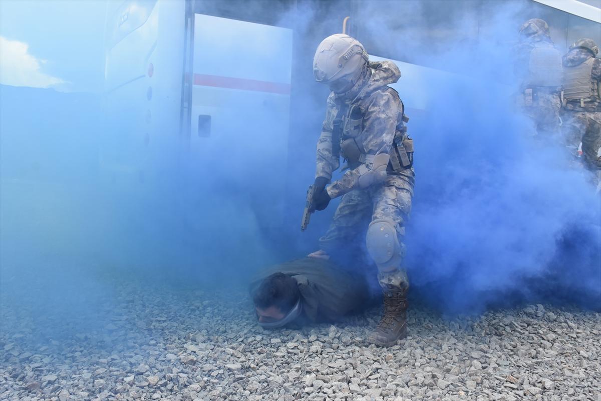 PÖH'ün terör operasyonu tatbikatından kareler