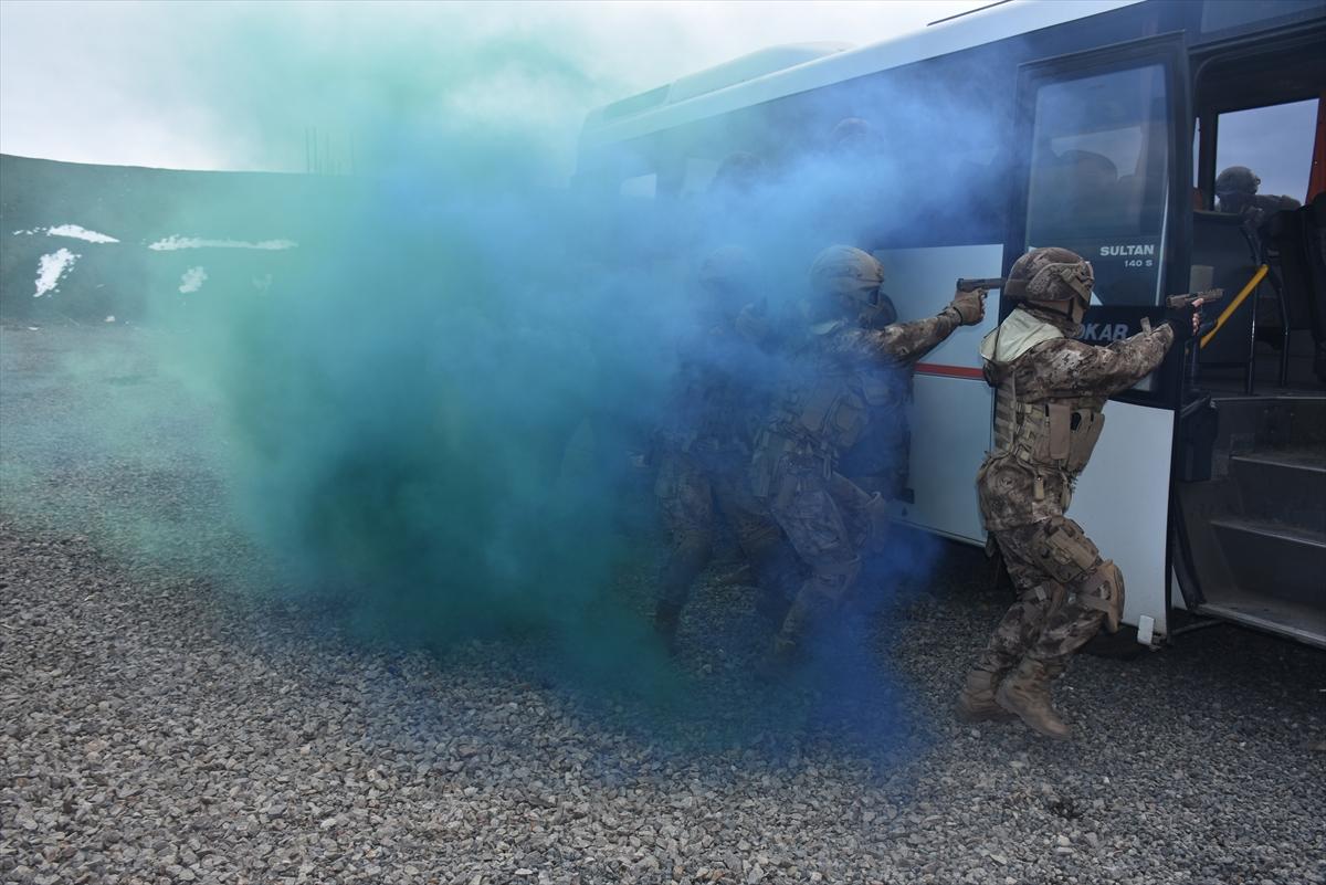 PÖH'ün terör operasyonu tatbikatından kareler