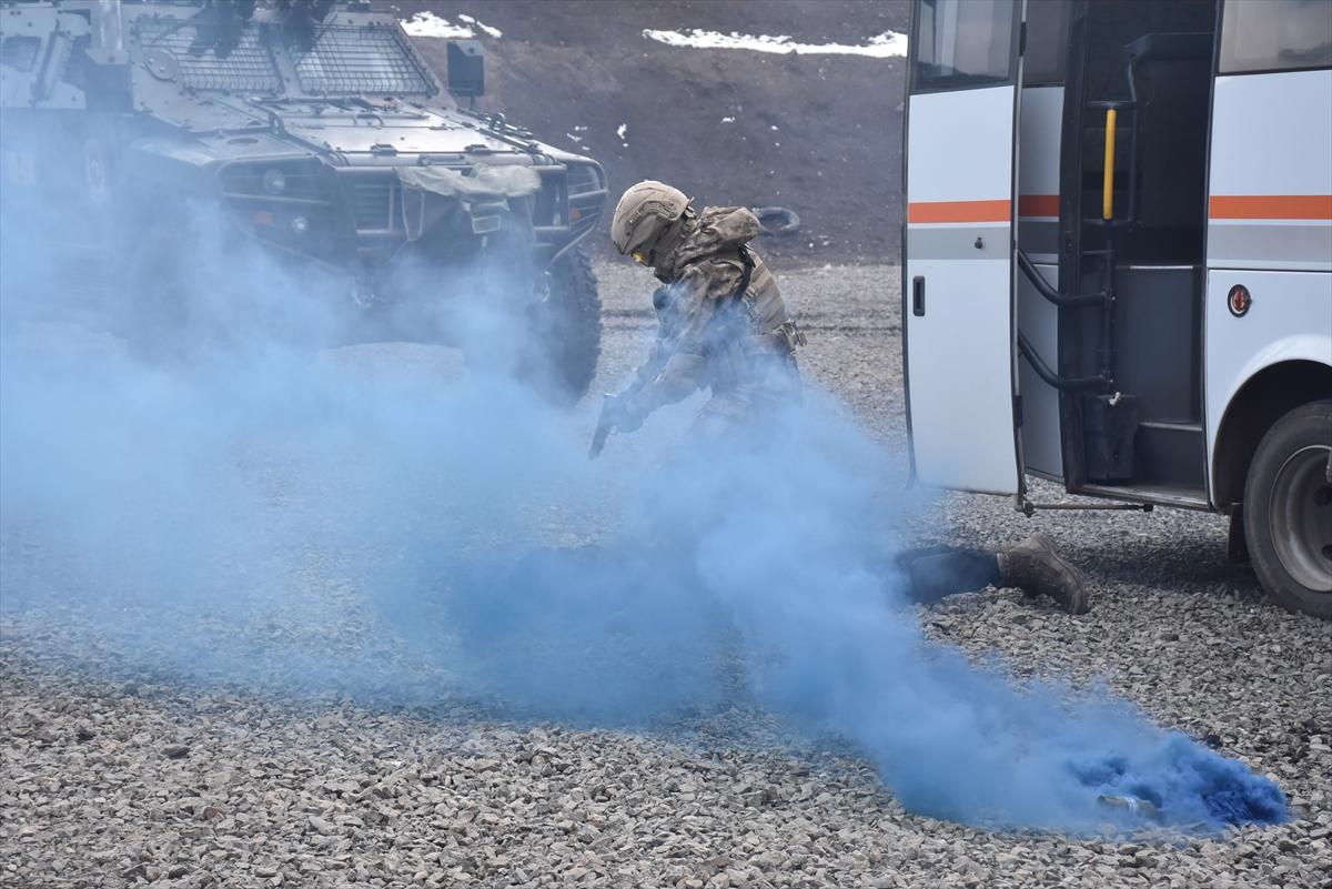 PÖH'ün terör operasyonu tatbikatından kareler