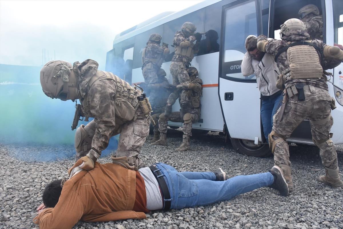 PÖH'ün terör operasyonu tatbikatından kareler