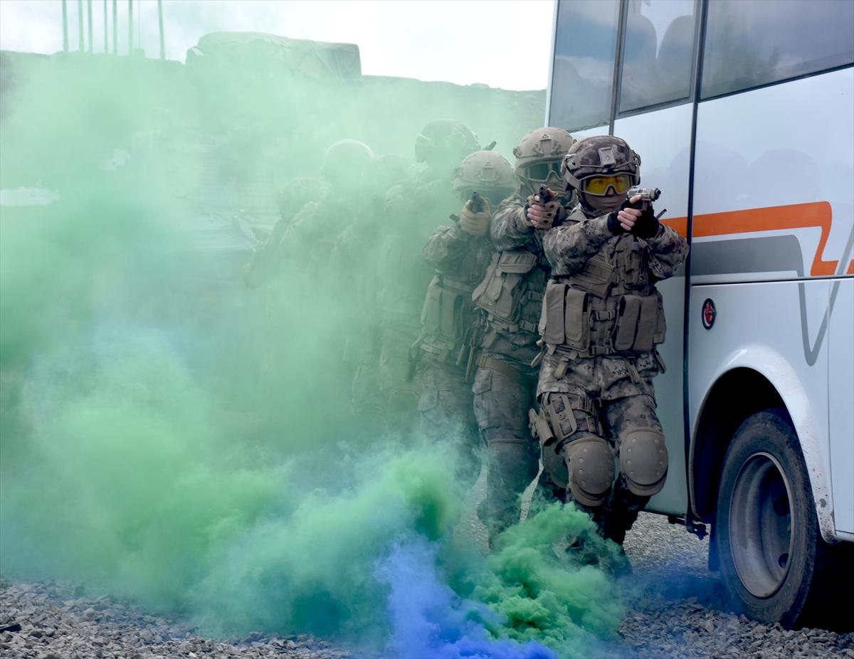 PÖH'ün terör operasyonu tatbikatından kareler