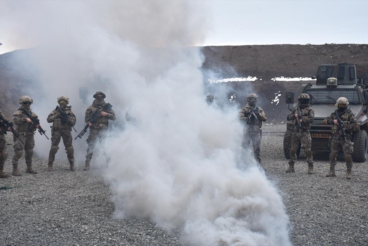 PÖH'ün terör operasyonu tatbikatından kareler