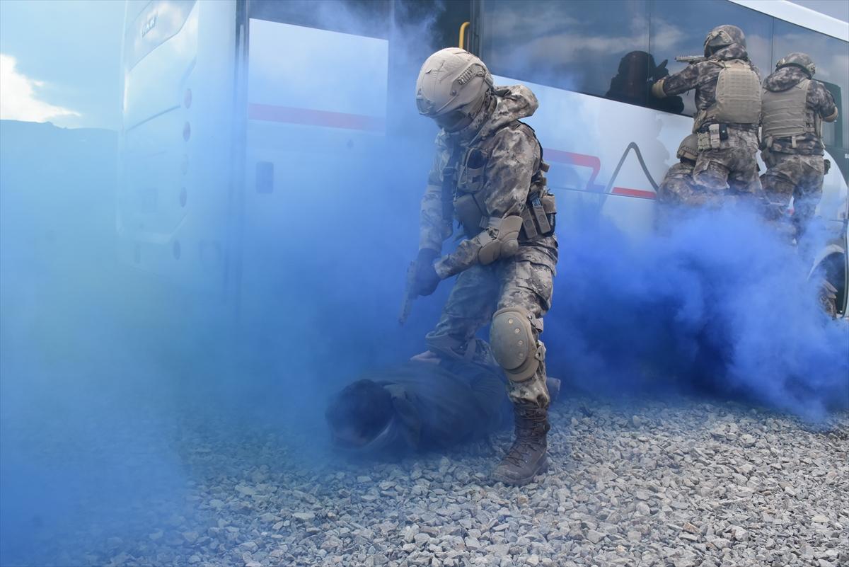 PÖH'ün terör operasyonu tatbikatından kareler