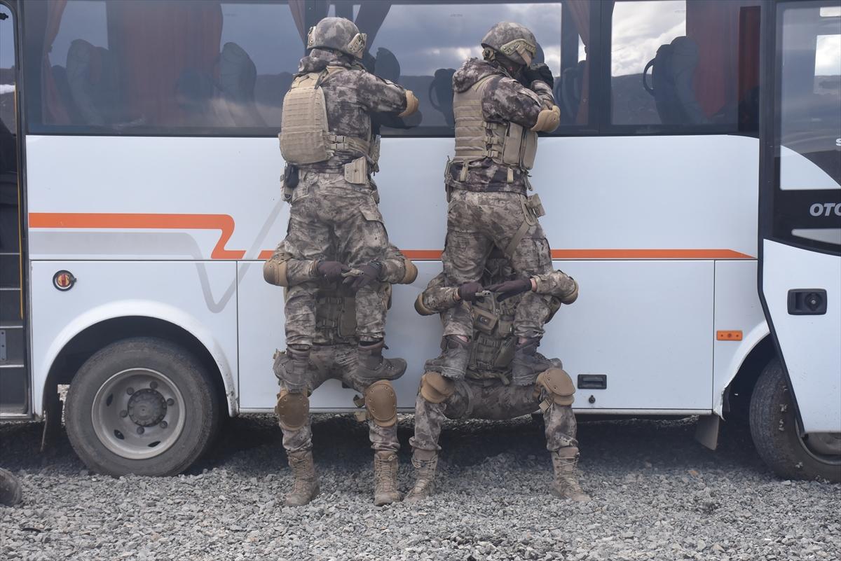 PÖH'ün terör operasyonu tatbikatından kareler