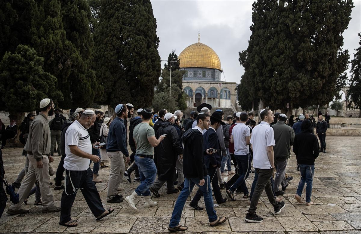 İsrail polisi Mescid-i Aksa'da konuşlandı! Yahudi yerleşimciler bir kez daha baskın düzenledi