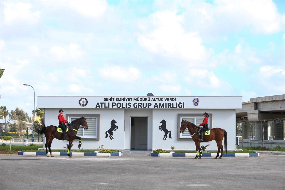 Huzur ve güveni sağlayan atlı polislerin eğitimlerinden kareler