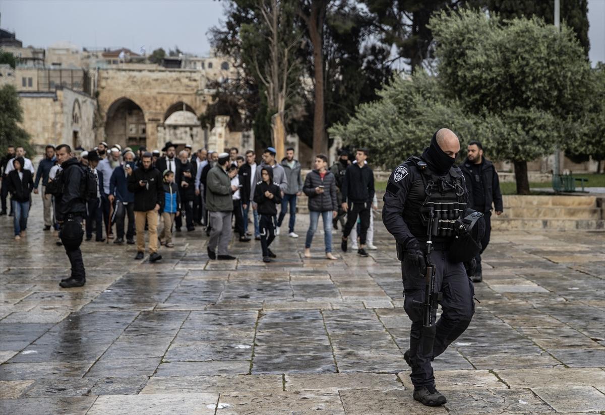 İsrail polisi Mescid-i Aksa'da konuşlandı! Yahudi yerleşimciler bir kez daha baskın düzenledi