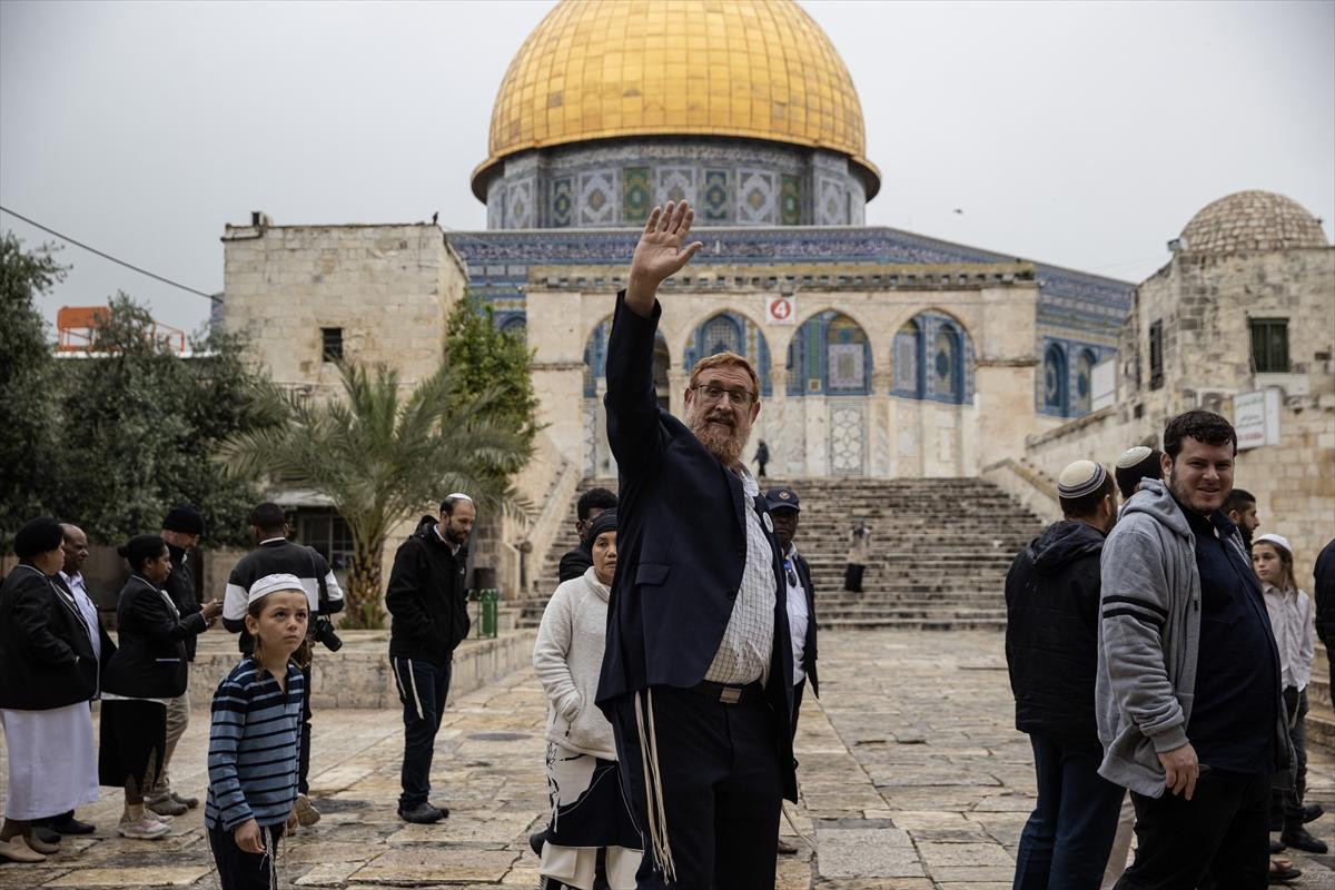 İsrail polisi Mescid-i Aksa'da konuşlandı! Yahudi yerleşimciler bir kez daha baskın düzenledi