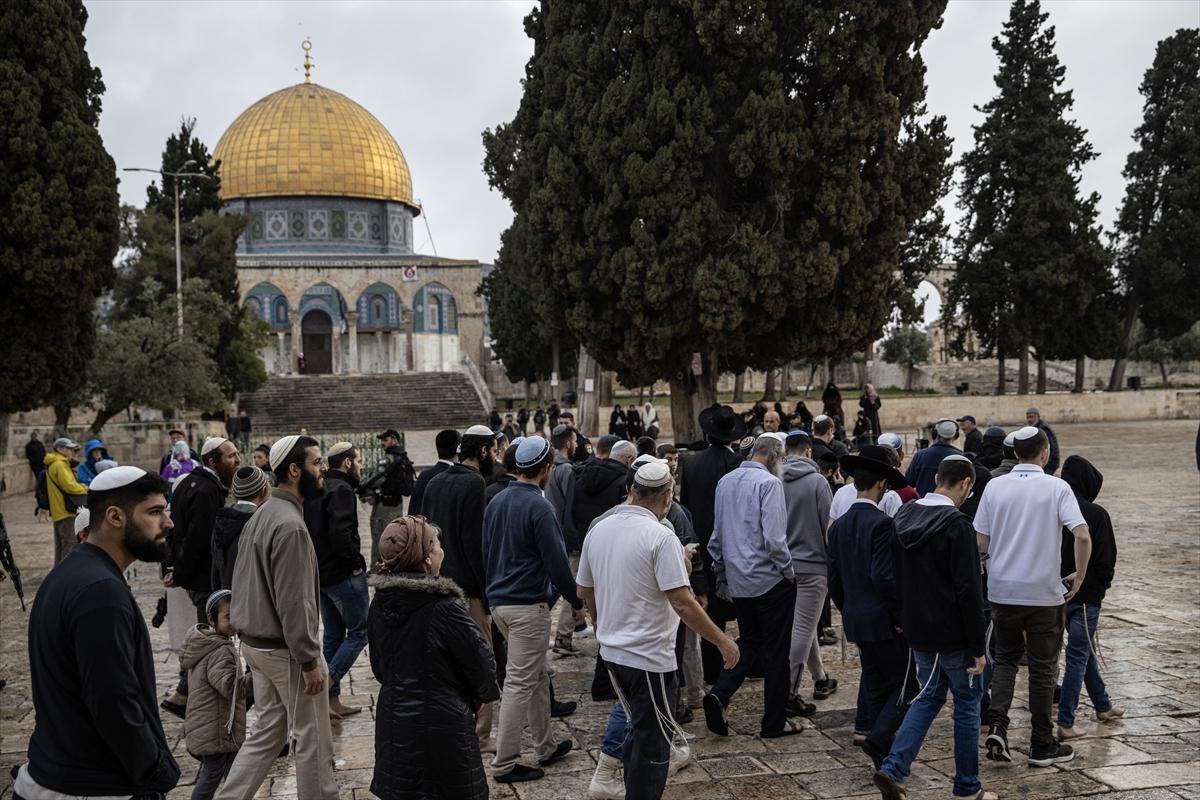 İsrail polisi Mescid-i Aksa'da konuşlandı! Yahudi yerleşimciler bir kez daha baskın düzenledi