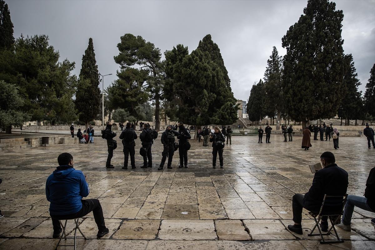 İsrail polisi Mescid-i Aksa'da konuşlandı! Yahudi yerleşimciler bir kez daha baskın düzenledi